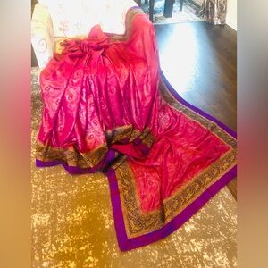 Beautiful indian/Pakistani contrast border party wear saree.fixed price please